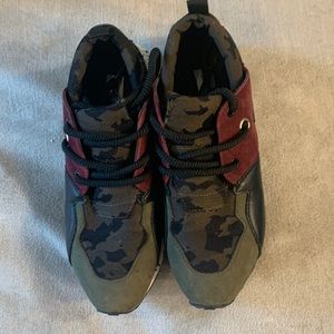Sneakers, Size 6.5, Steve Madden, Green/Maroon/Black Camo